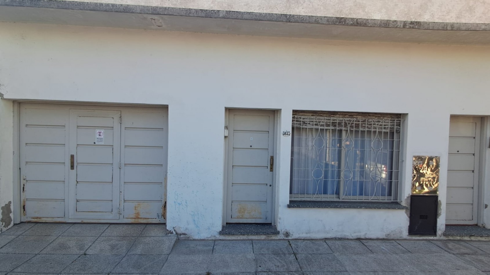 CASA IDEAL PARA 2 FAMILIAS (AL FRENTE 2 AMB CON COCHERA PARQUE Y AL FONDO 5 AMB CON GALERIA) REF. 895