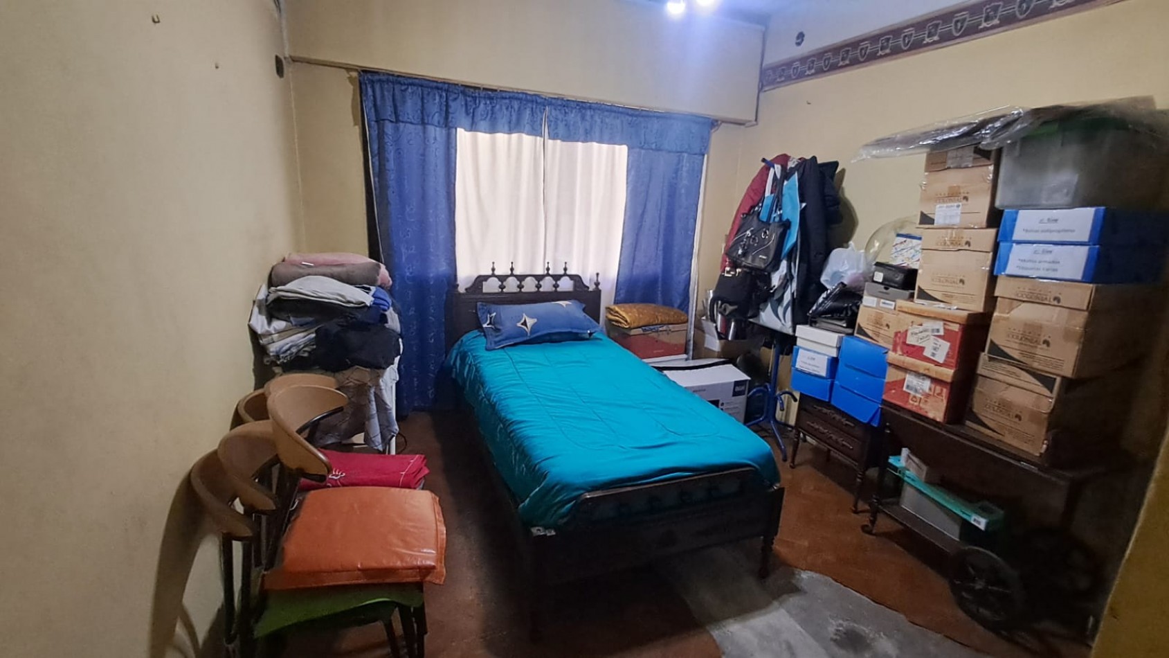 CASA IDEAL PARA 2 FAMILIAS (AL FRENTE 2 AMB CON COCHERA PARQUE Y AL FONDO 5 AMB CON GALERIA) REF. 895