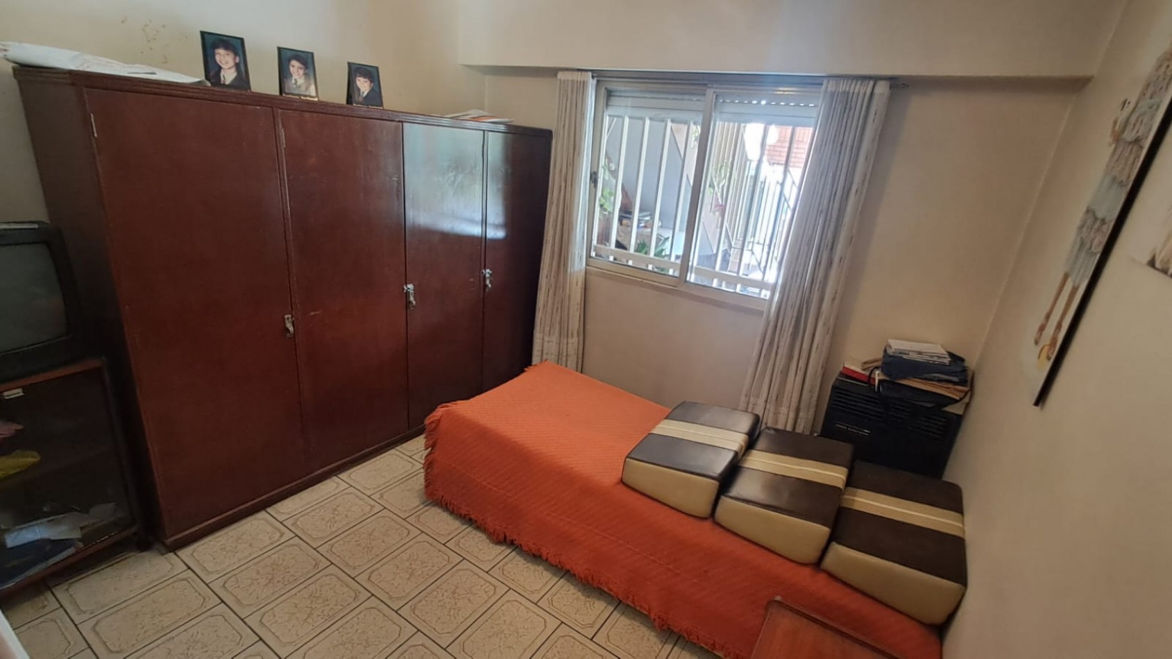 CASA 6 AMB CON COCHERA CUBIERTA (2 AUTOS), FONDO LIBRE Y TERRAZA REF. 896