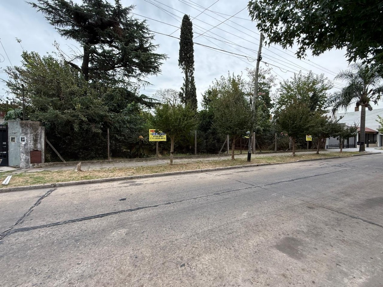 3 LOTES EN BLOCK - 1115M2 - QUINCHO C/ PARRILLA, TOILLETTE, GALERIA Y PILETA DE FIBRA REF. 899