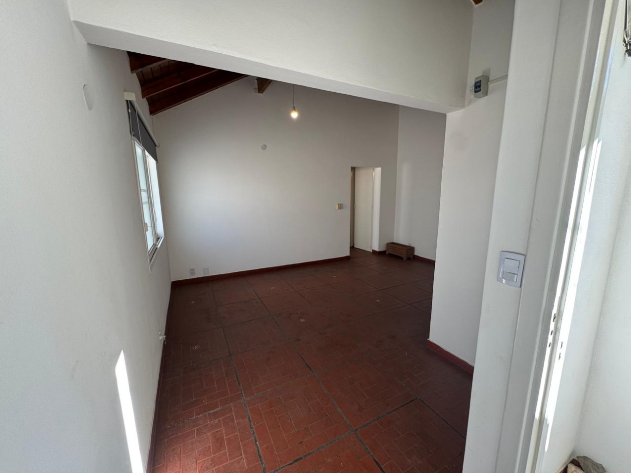 PH 2 AMB AL FONDO EN PLANTA ALTA CON TERRAZA SEMICUBIERTA.REF.907