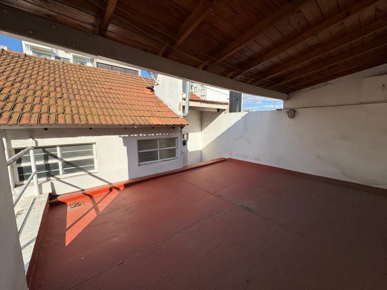 PH 2 AMB AL FONDO EN PLANTA ALTA CON TERRAZA SEMICUBIERTA.REF.907