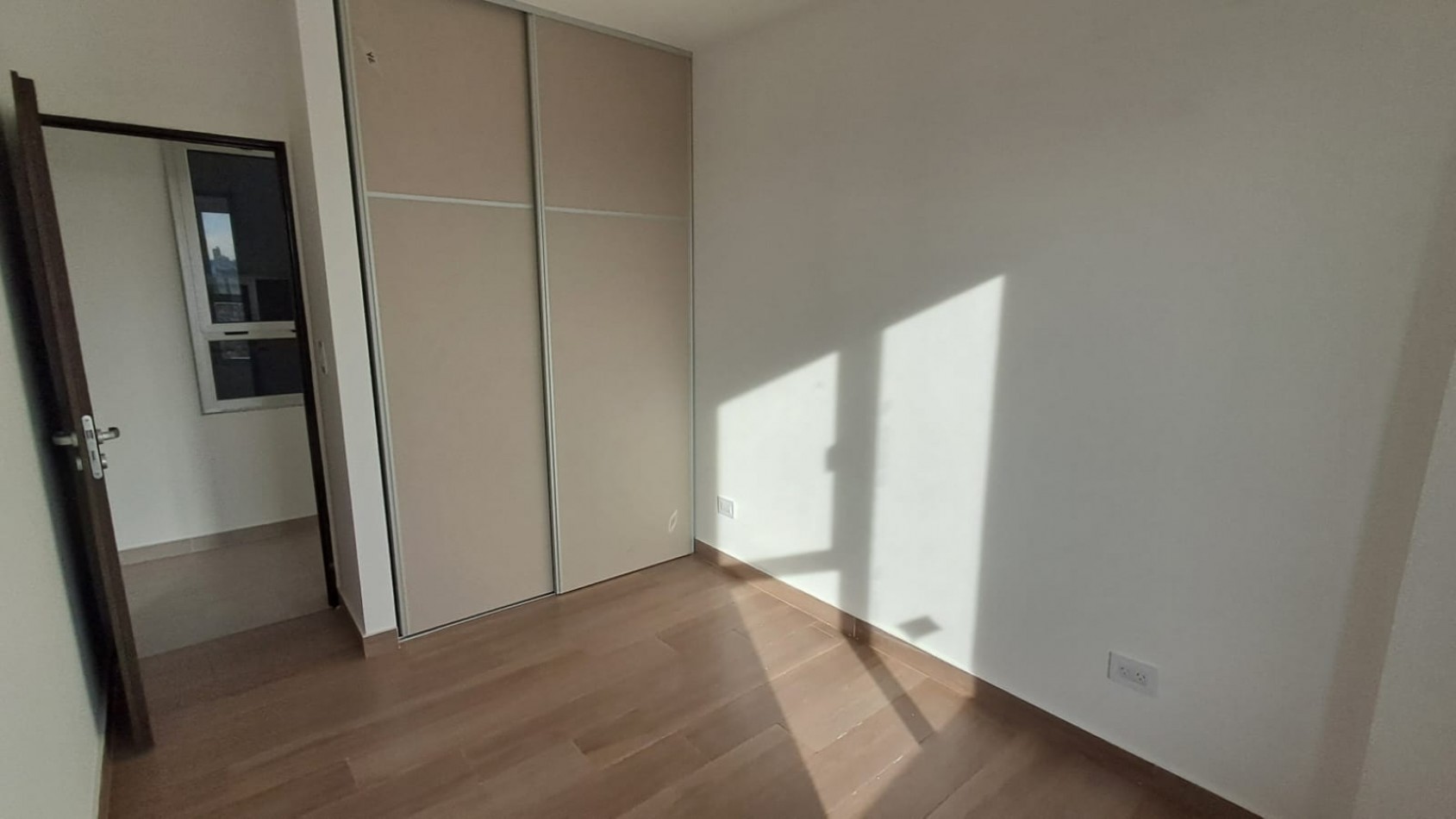 DEPTO 3 AMB CON BALCON AL FRENTE (EL EDIFICIO TIENE SUM, ASCENSORES Y COCHERA) REF.898/4