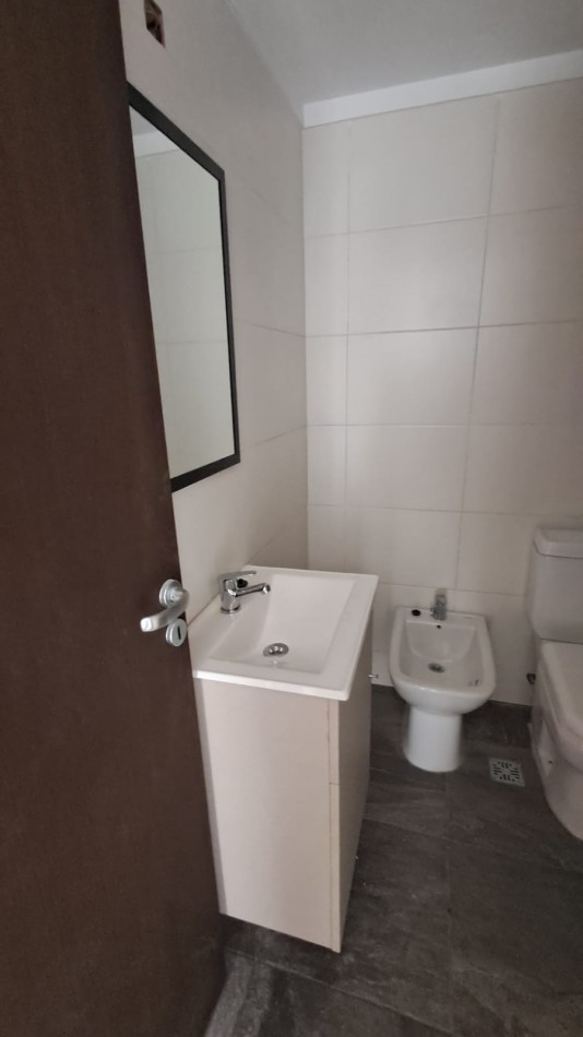 DEPTO 3 AMB CON BALCON AL FRENTE (EL EDIFICIO TIENE SUM, ASCENSORES Y COCHERA) REF.898/4