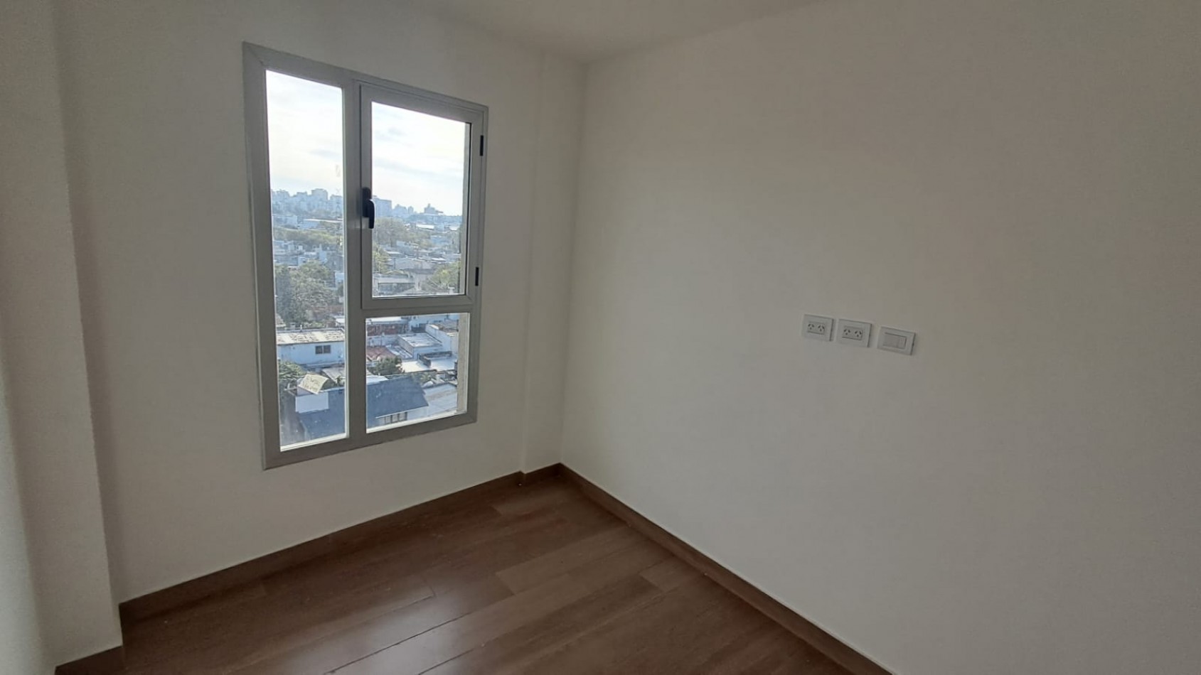 DEPTO 3 AMB CON BALCON AL FRENTE (EL EDIFICIO TIENE SUM, ASCENSORES Y COCHERA) REF.898/4