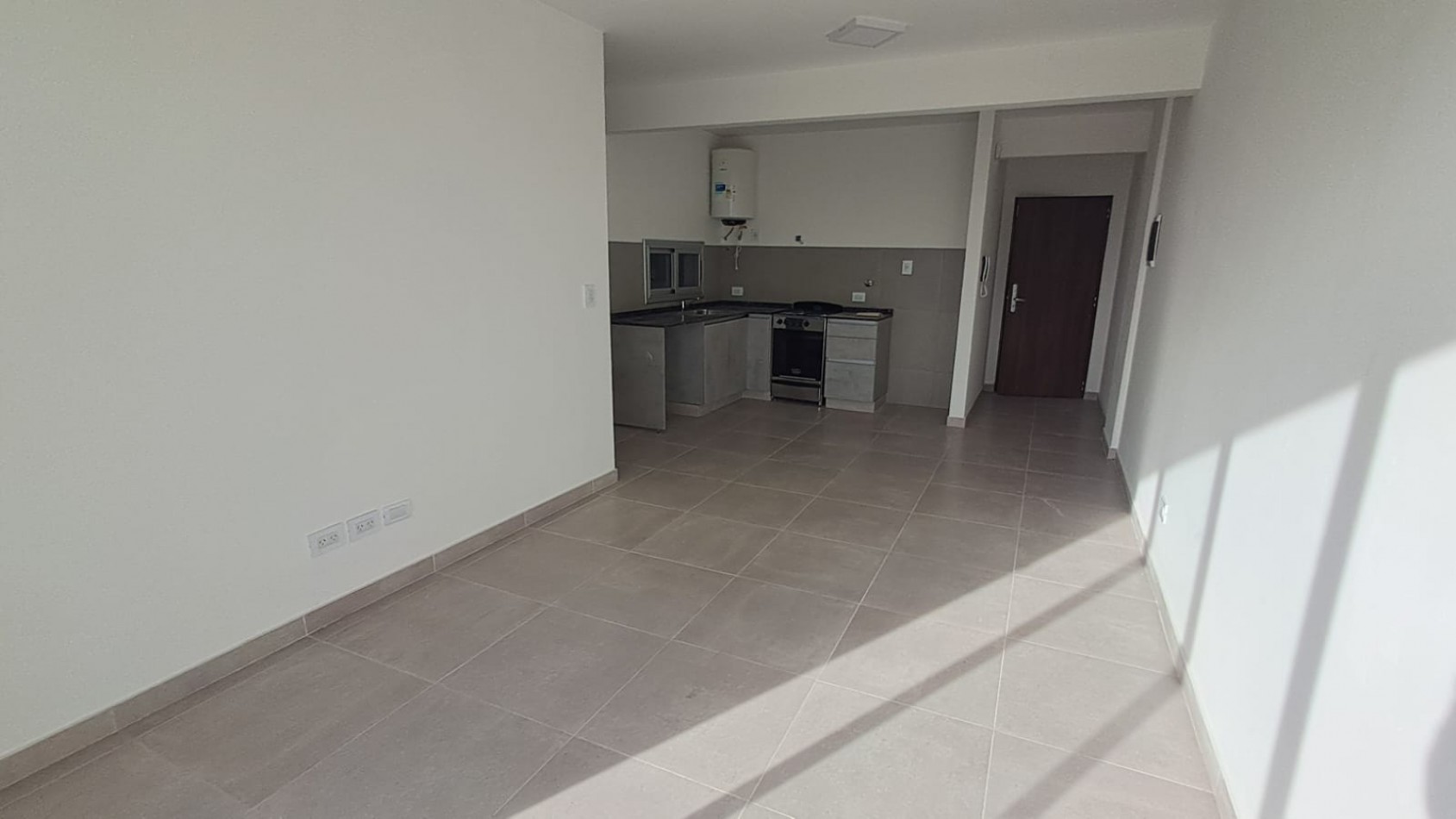 DEPTO 3 AMB CON BALCON AL FRENTE (EL EDIFICIO TIENE SUM, ASCENSORES Y COCHERA) REF.898/4