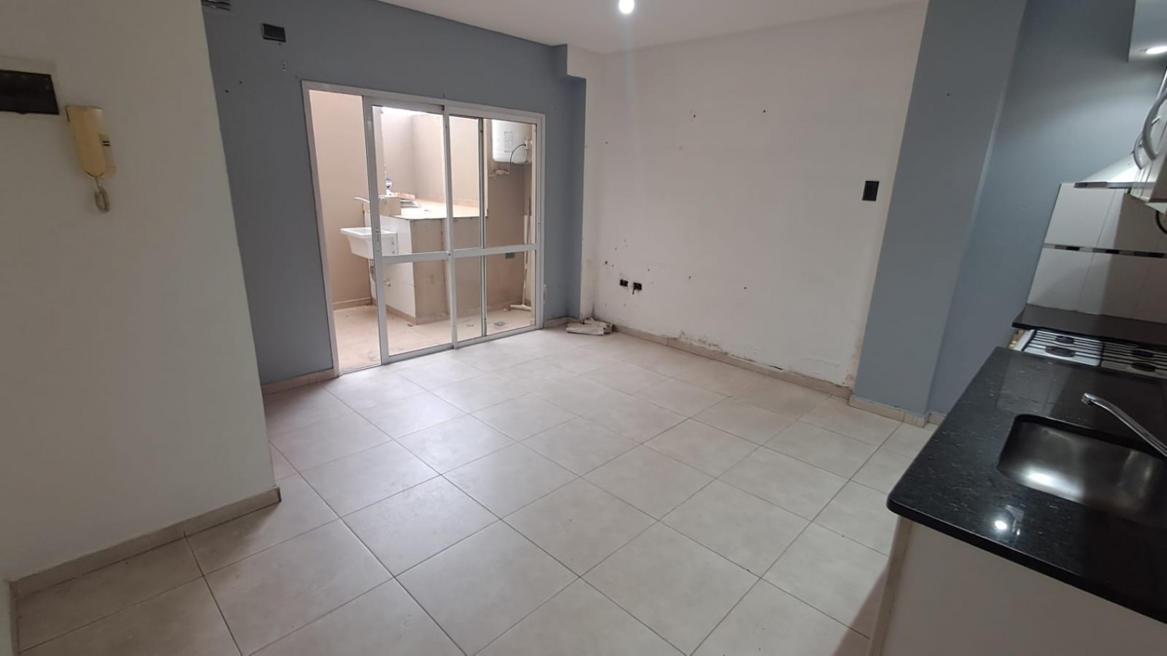  DEPARTAMENTO 2 AMB AL FRENTE CON BALCON Y PATIO.REF.908/1  