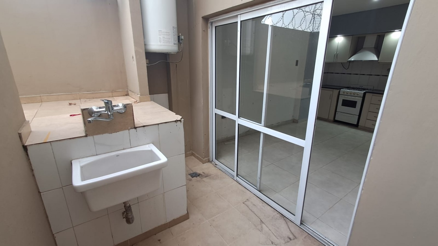  DEPARTAMENTO 2 AMB AL FRENTE CON BALCON Y PATIO.REF.908/1  