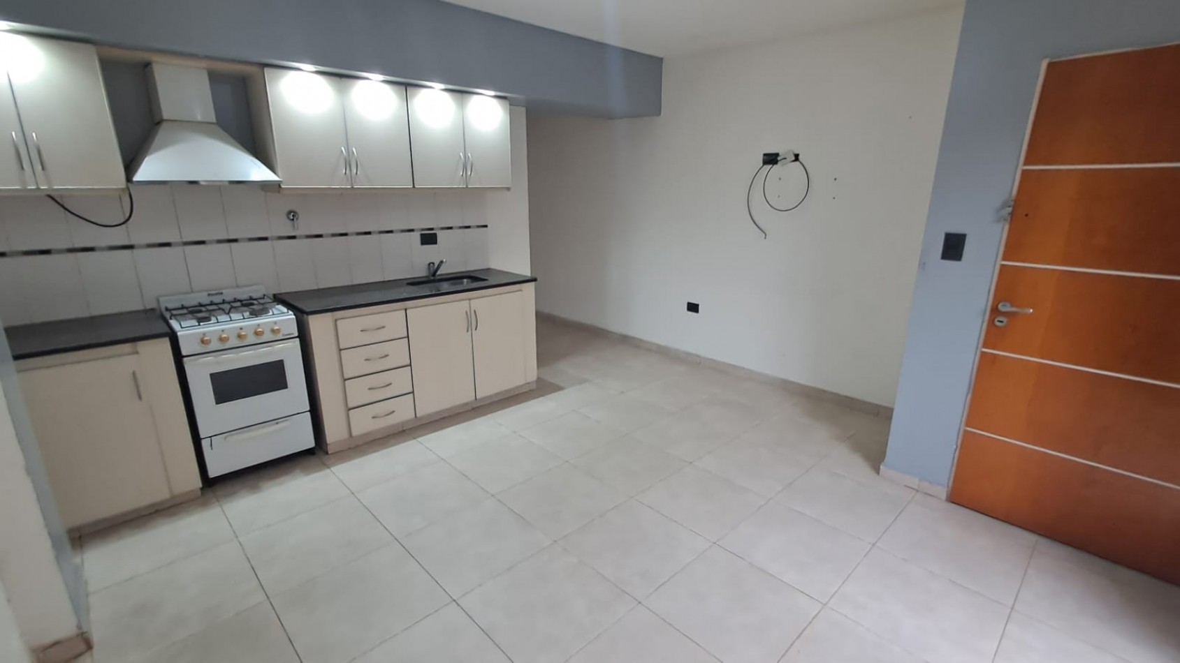  DEPARTAMENTO 2 AMB AL FRENTE CON BALCON Y PATIO.REF.908/1  