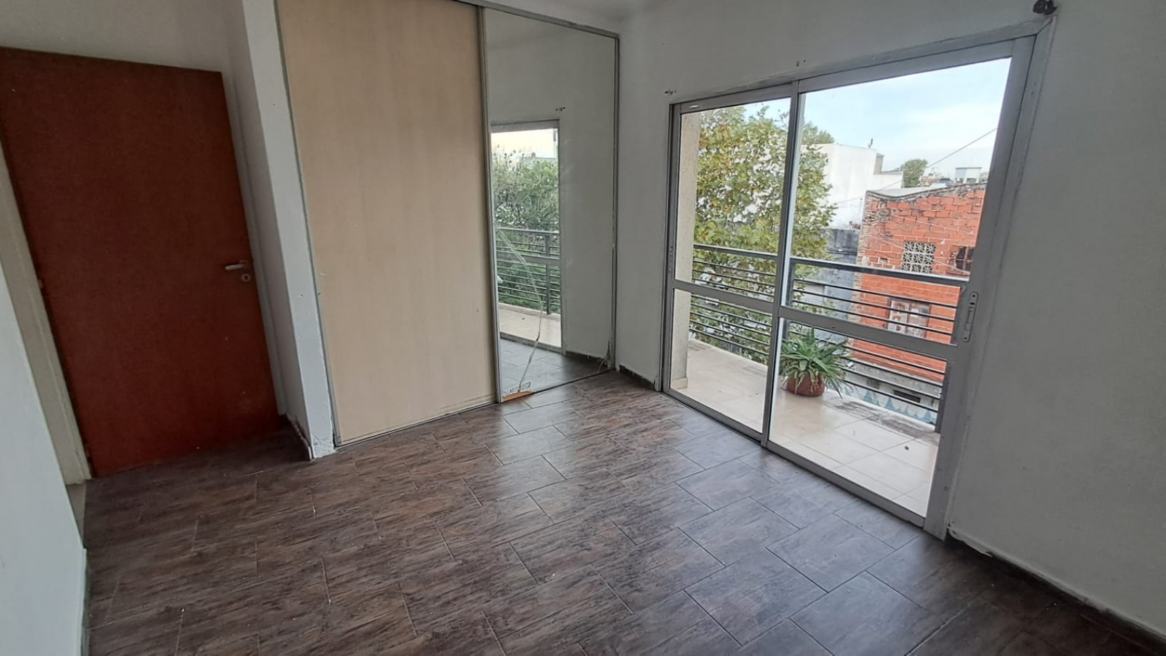  DEPARTAMENTO 2 AMB AL FRENTE CON 2 BALCONES.REF.908/2