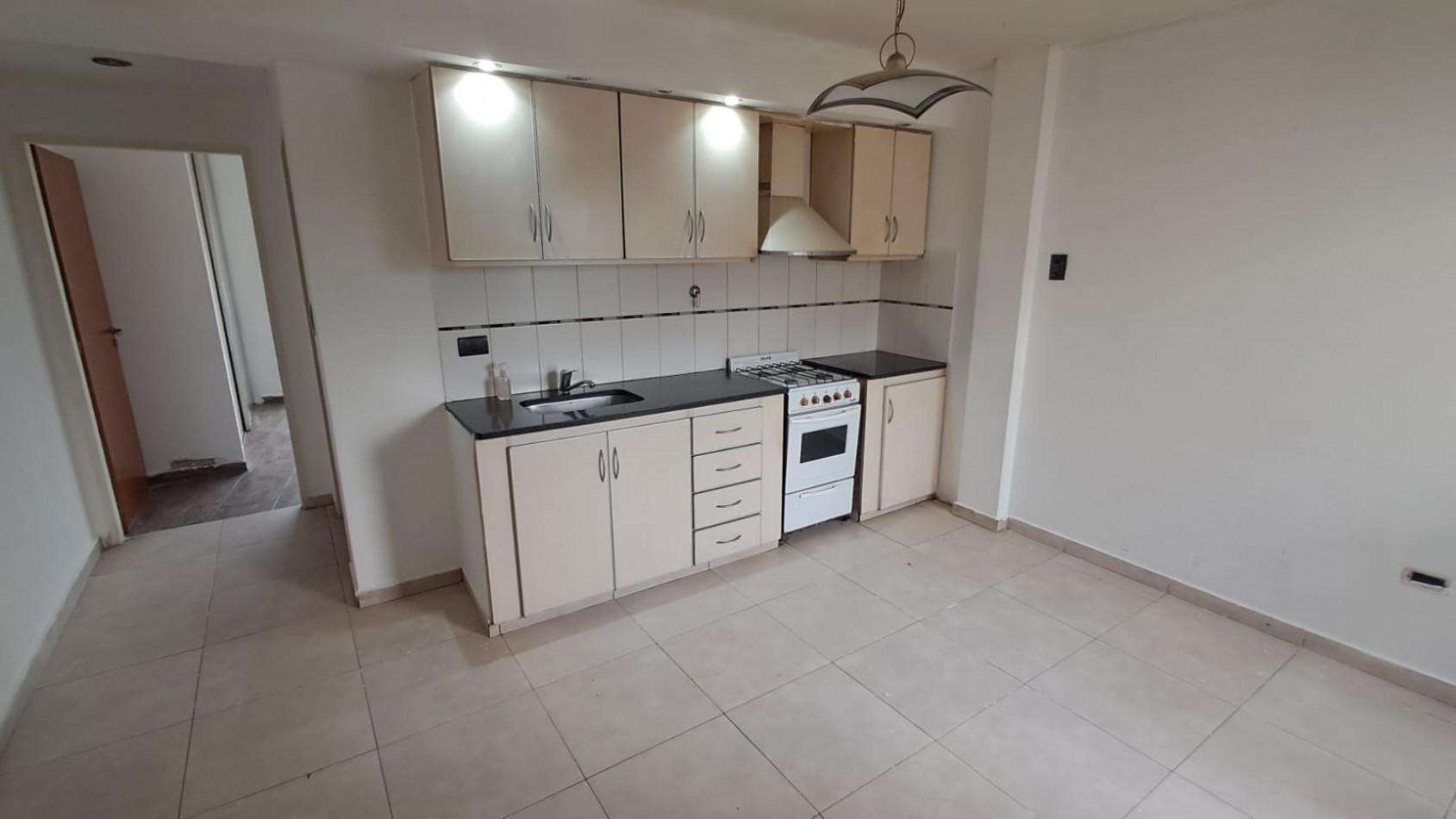  DEPARTAMENTO 2 AMB AL FRENTE CON 2 BALCONES.REF.908/2