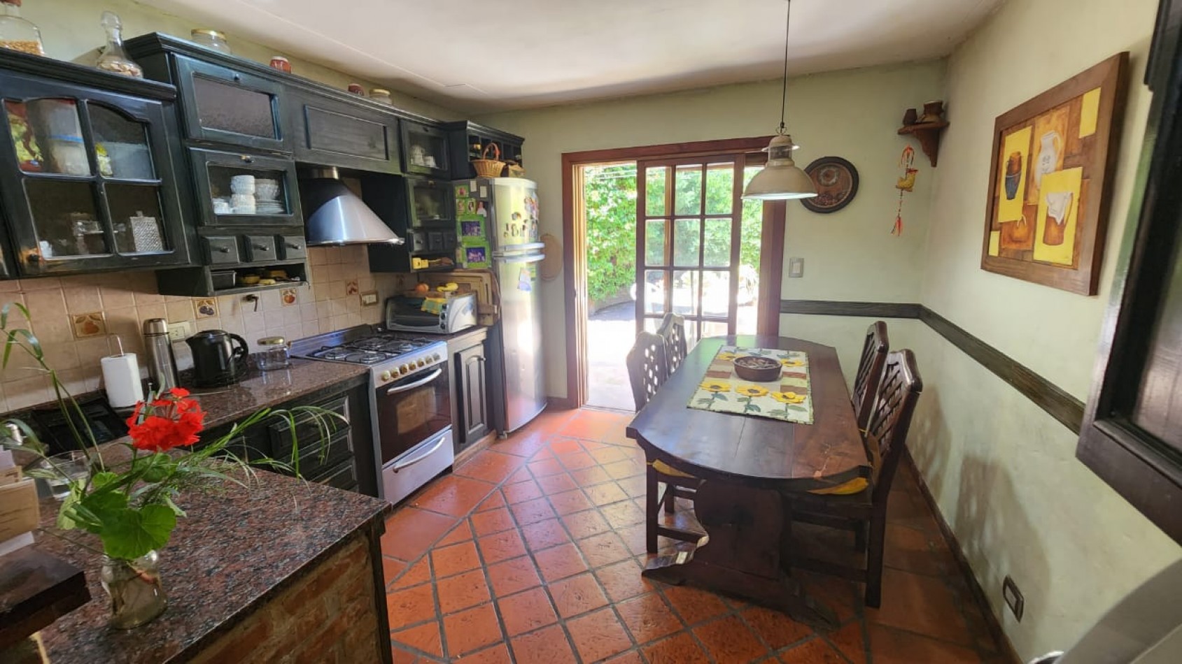 CASA 3 AMB CON COCHERA, PATIO CON LAVADERO Y PARRILLA REF. 909