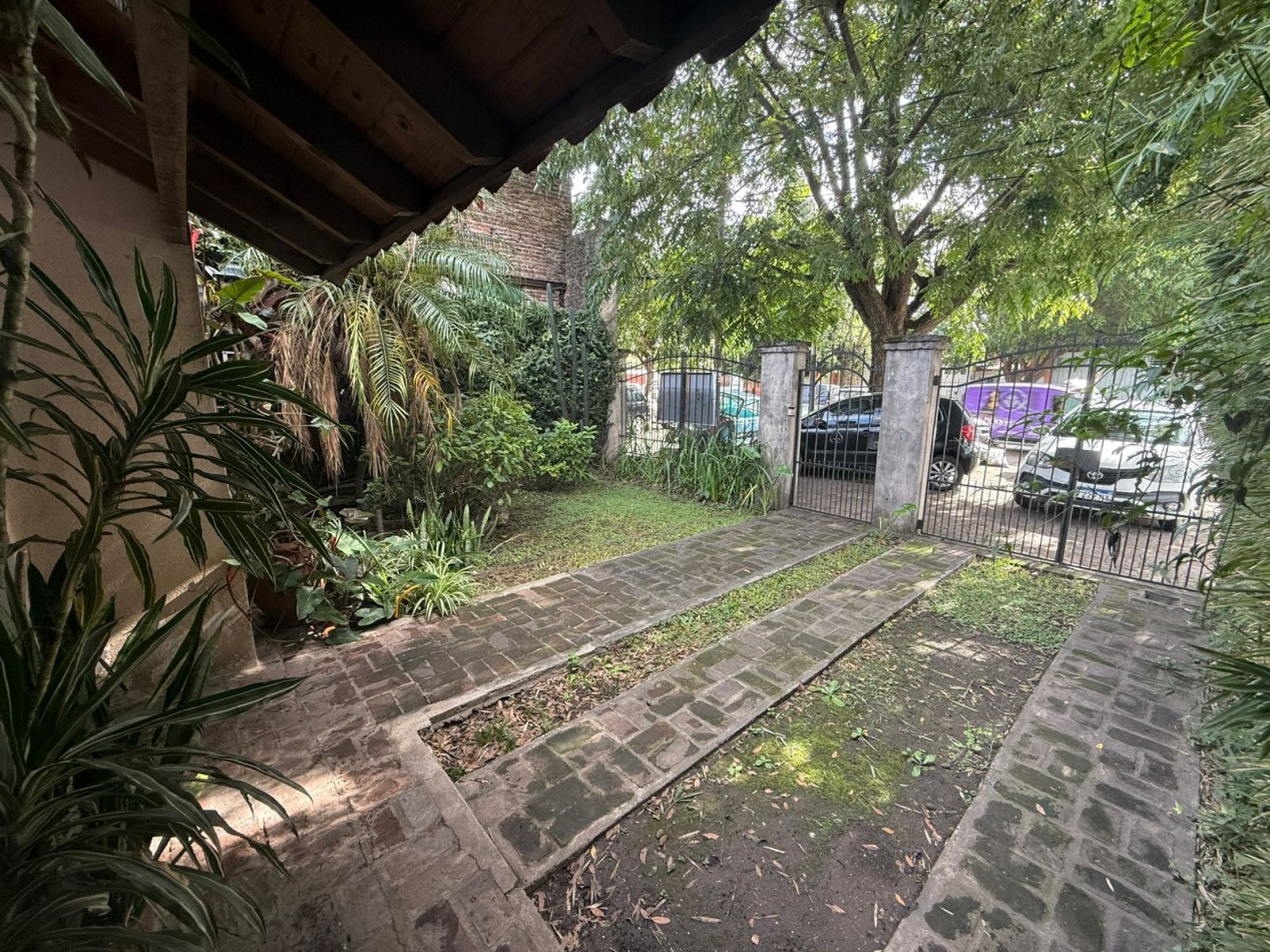 CASA 3 AMB CON COCHERA, PATIO CON LAVADERO Y PARRILLA REF. 909