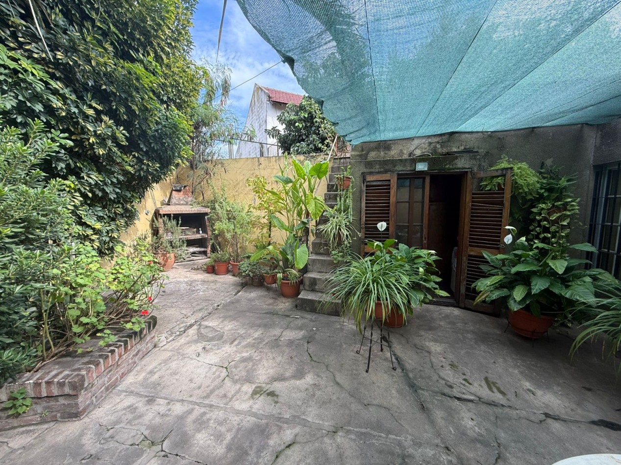 CASA 3 AMB CON COCHERA, PATIO CON LAVADERO Y PARRILLA REF. 909