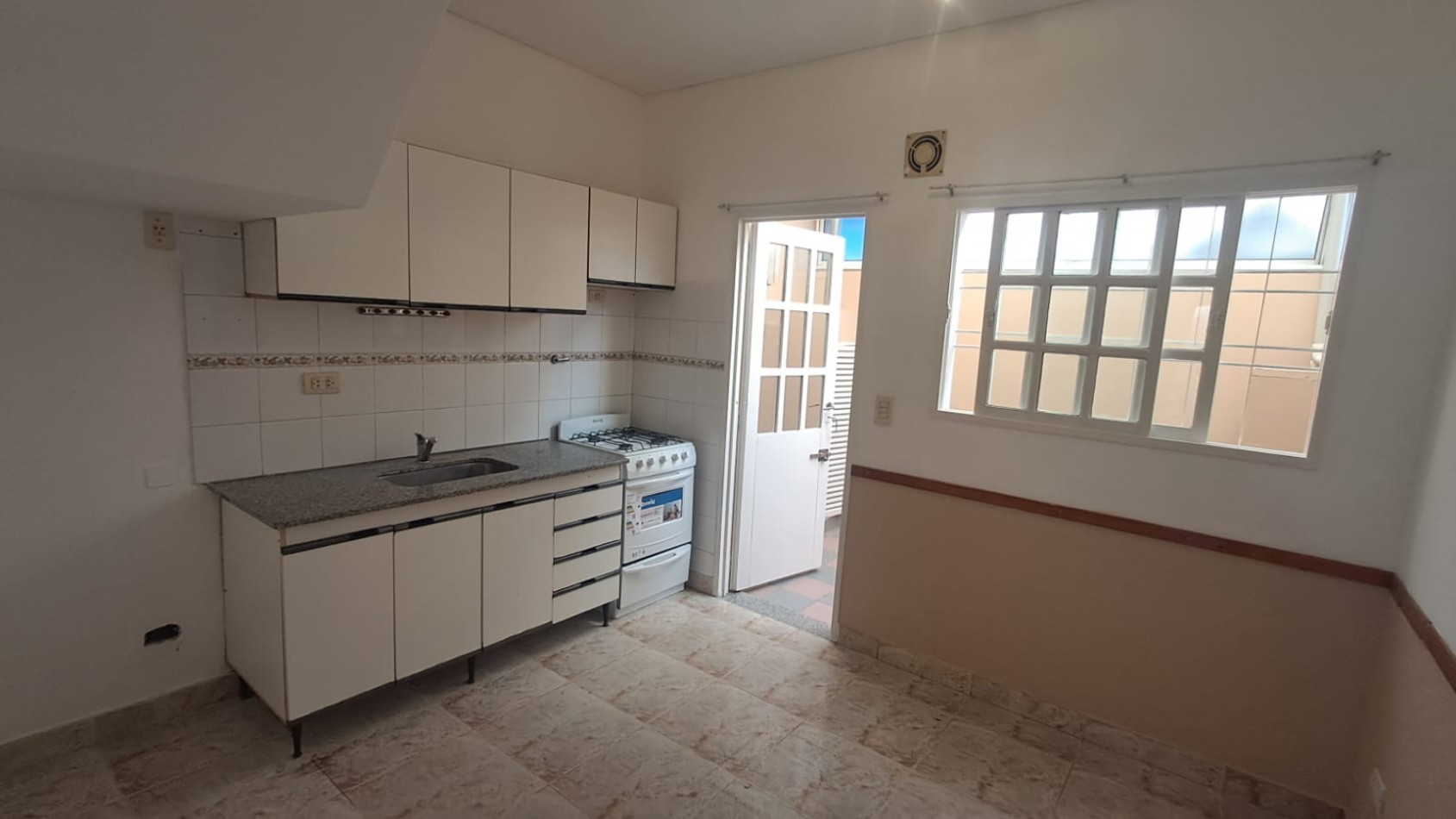 PH 3 AMB TIPO DUPLEX CON PATIO.REF.910