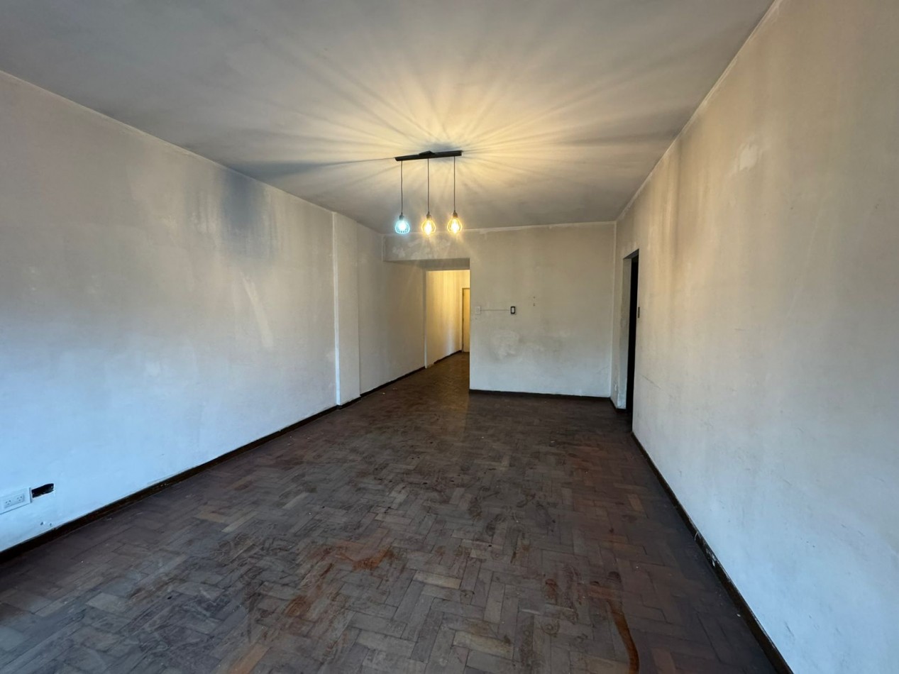 DEPARTAMENTO 3 AMB AL FRENTE A REFACCIONAR.REF.911 