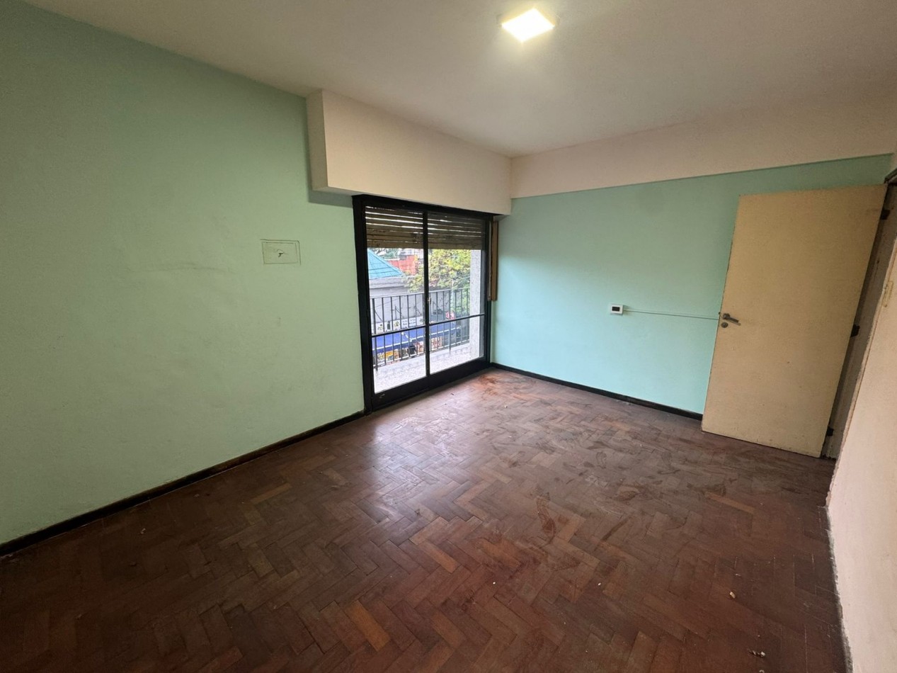 DEPARTAMENTO 3 AMB AL FRENTE A REFACCIONAR.REF.911 