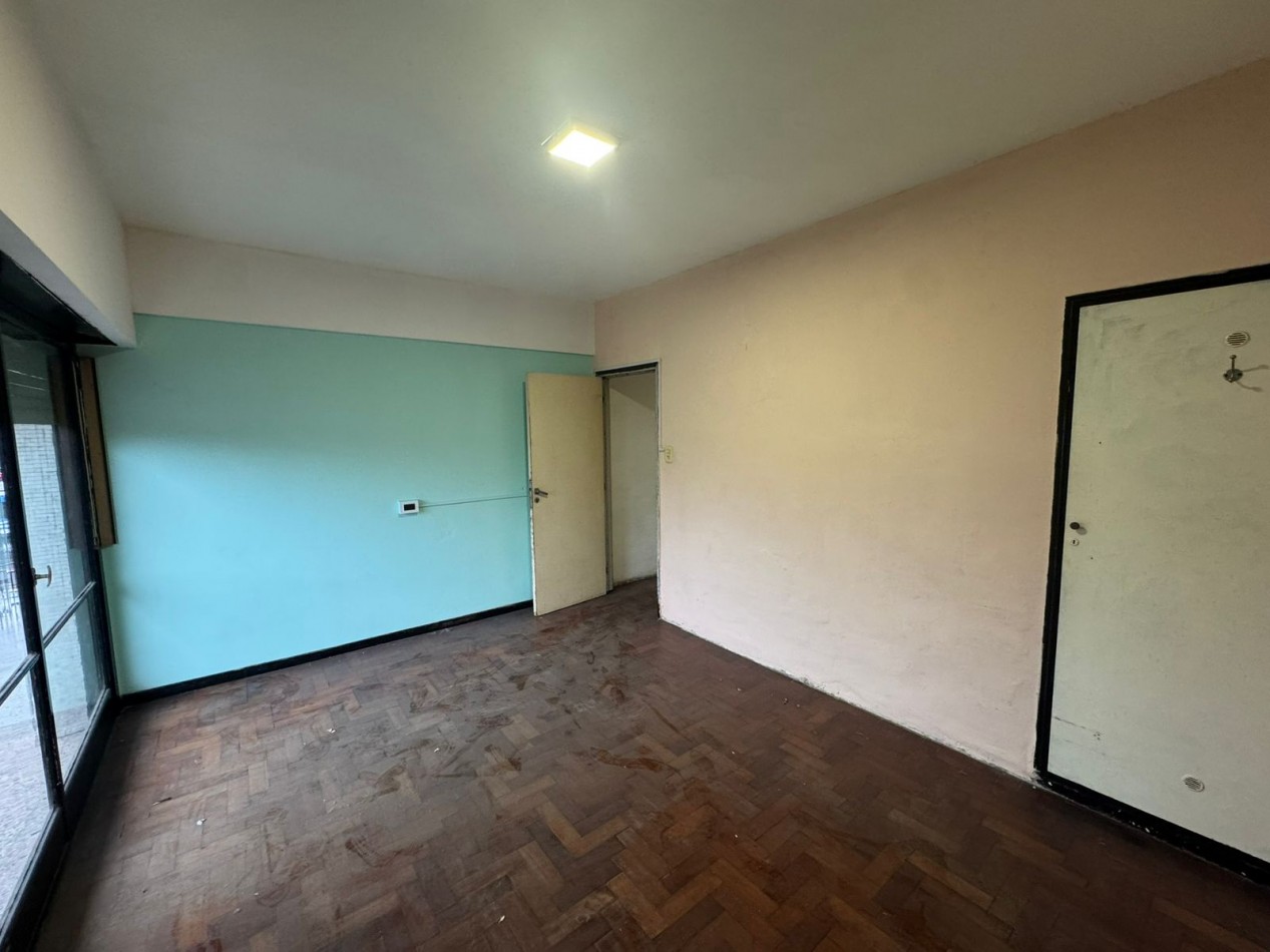 DEPARTAMENTO 3 AMB AL FRENTE A REFACCIONAR.REF.911 