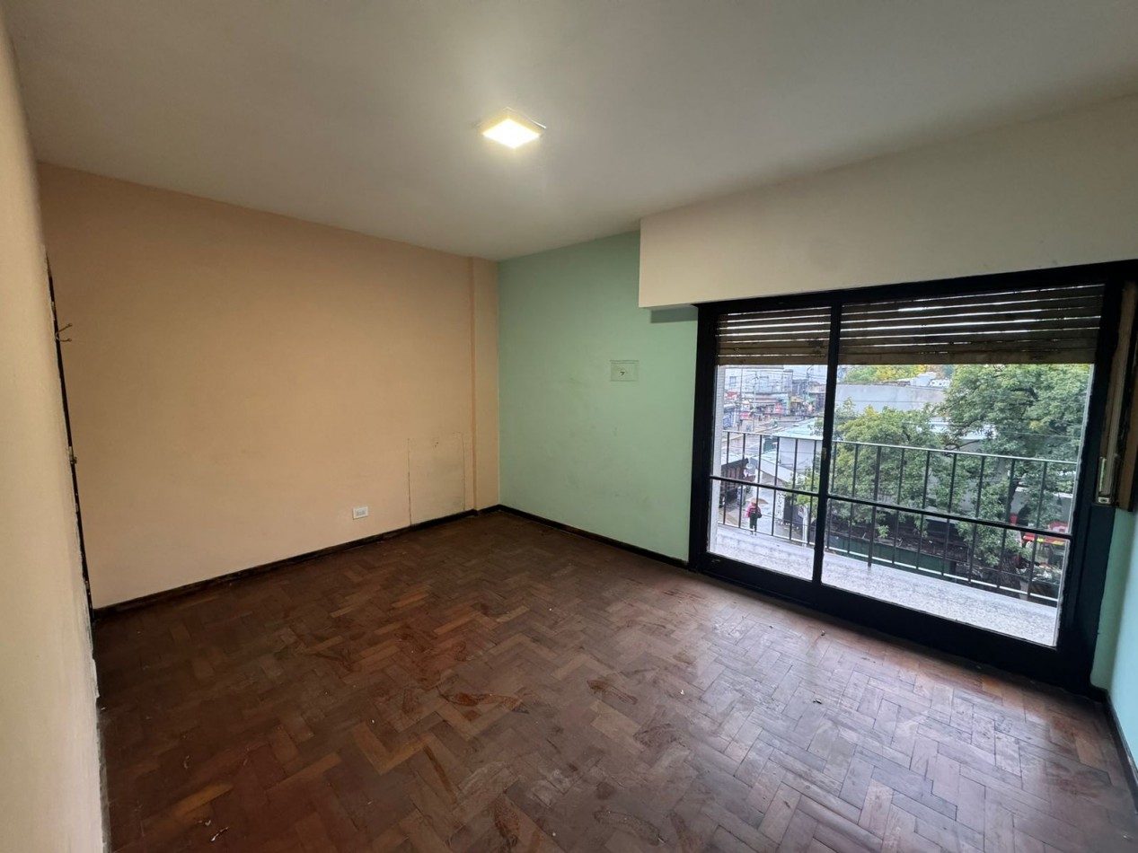 DEPARTAMENTO 3 AMB AL FRENTE A REFACCIONAR.REF.911 