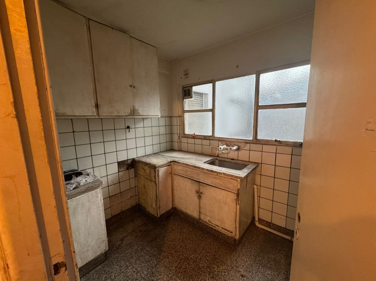 DEPARTAMENTO 3 AMB AL FRENTE A REFACCIONAR.REF.911 