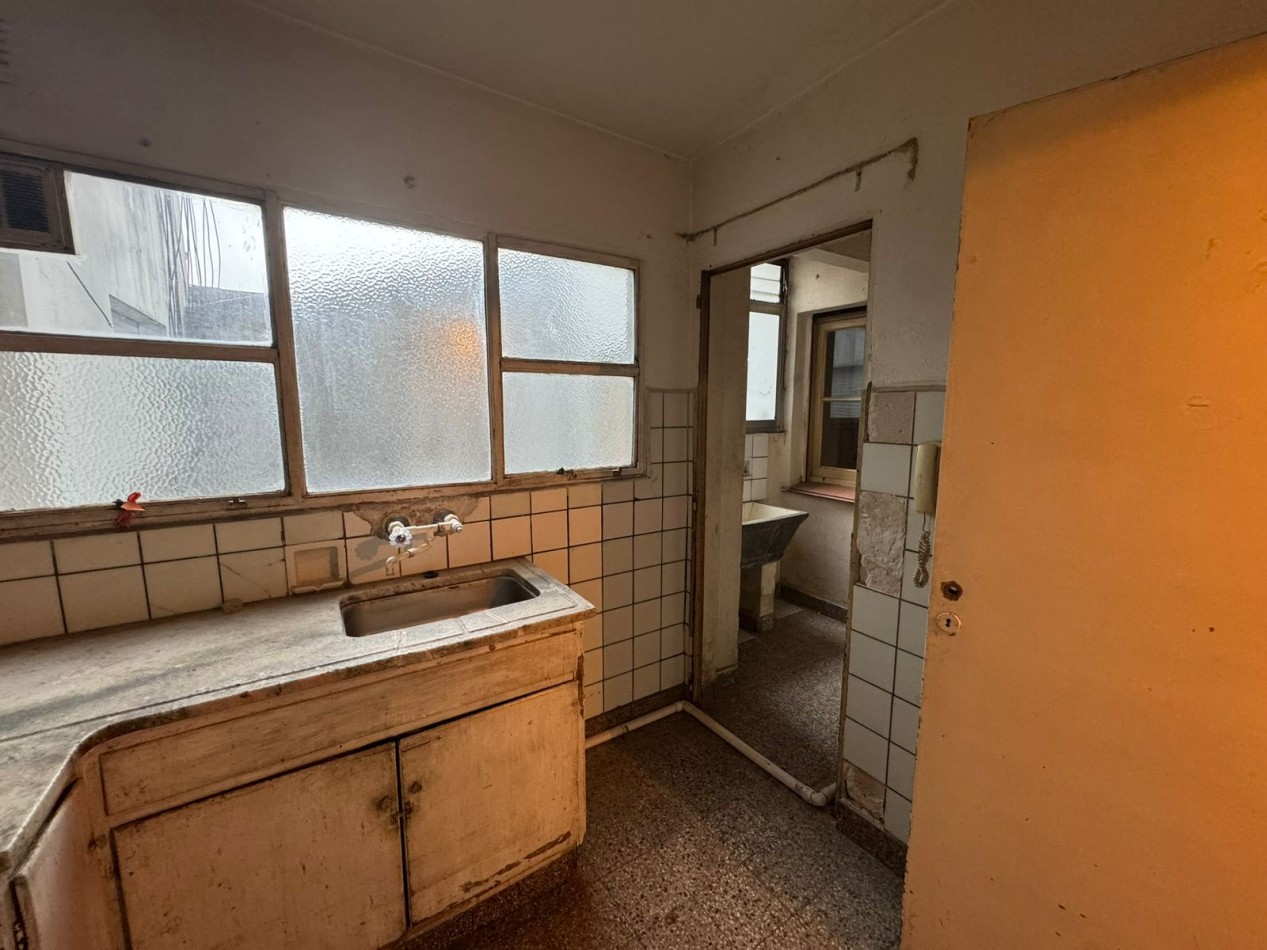 DEPARTAMENTO 3 AMB AL FRENTE A REFACCIONAR.REF.911 