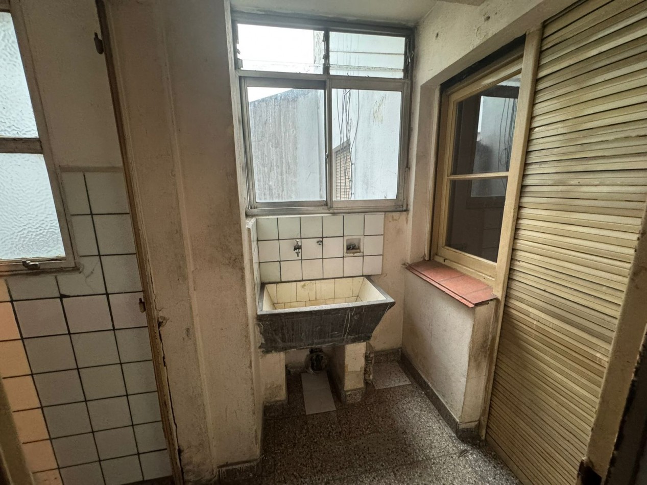 DEPARTAMENTO 3 AMB AL FRENTE A REFACCIONAR.REF.911 