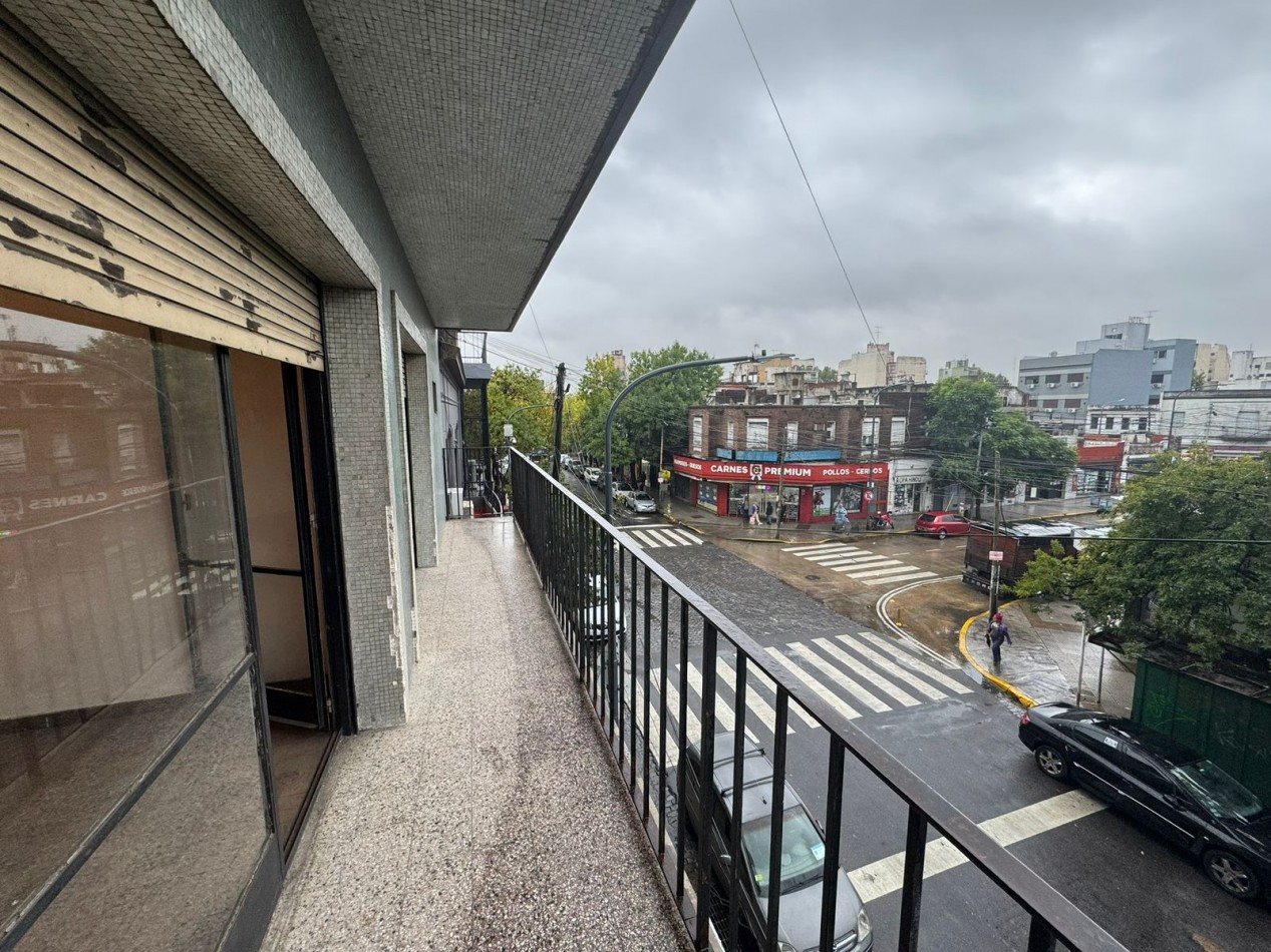 DEPARTAMENTO 3 AMB AL FRENTE A REFACCIONAR.REF.911 