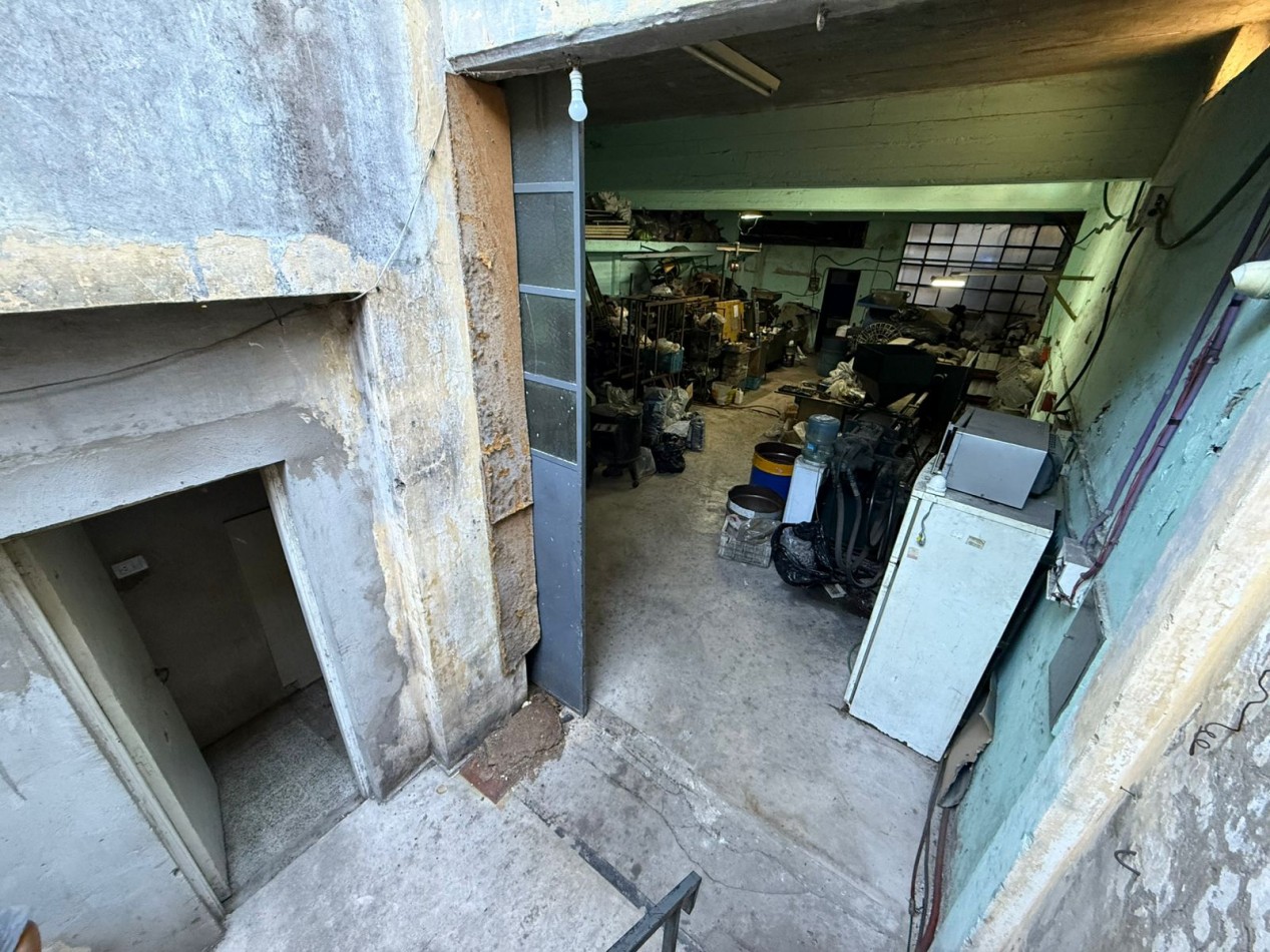 GALPON CON OFICINA + DEPOSITO CON 5 OFICINAS + 2 COCINAS Y 3 BAÑOS REF. 906