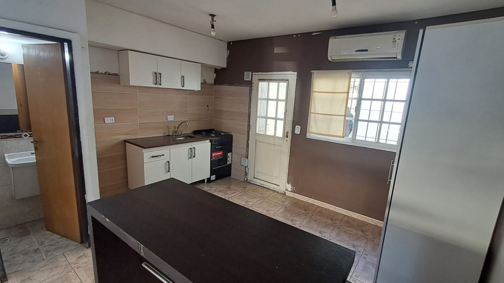 DUPLEX 4 AMB CON PATIO Y COCHERA DESCUBIERTA.REF.912 