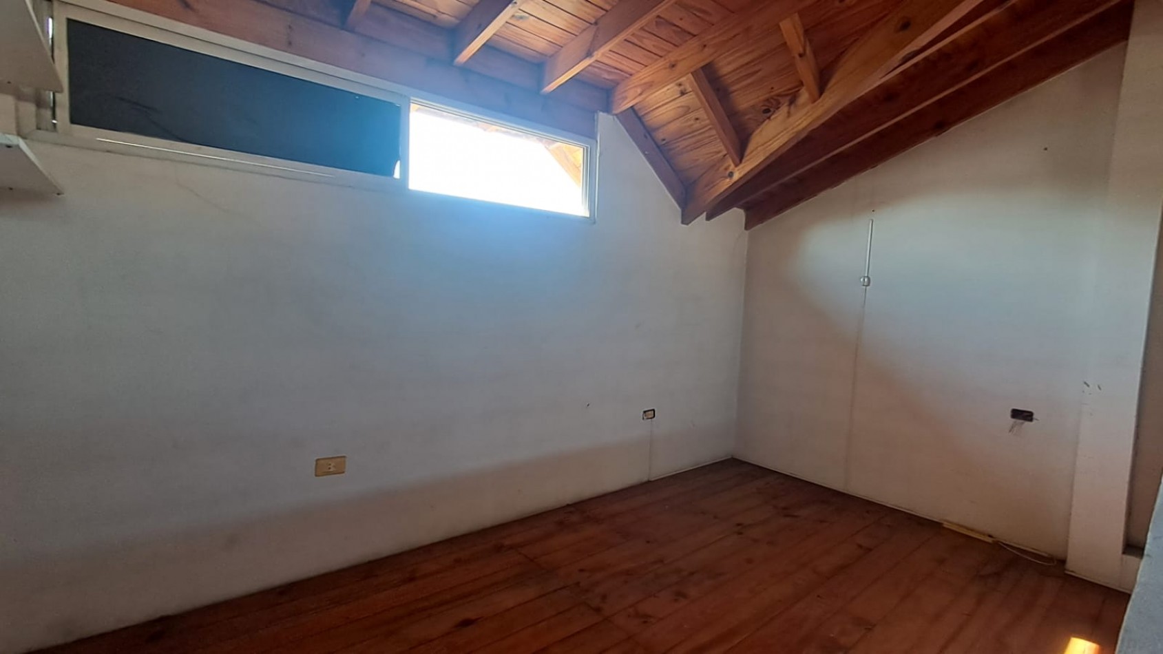 DUPLEX 4 AMB CON PATIO Y COCHERA DESCUBIERTA.REF.912 