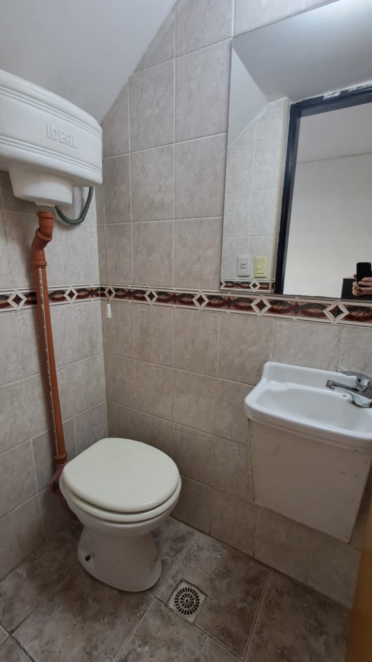 DUPLEX 4 AMB CON PATIO Y COCHERA DESCUBIERTA.REF.912 