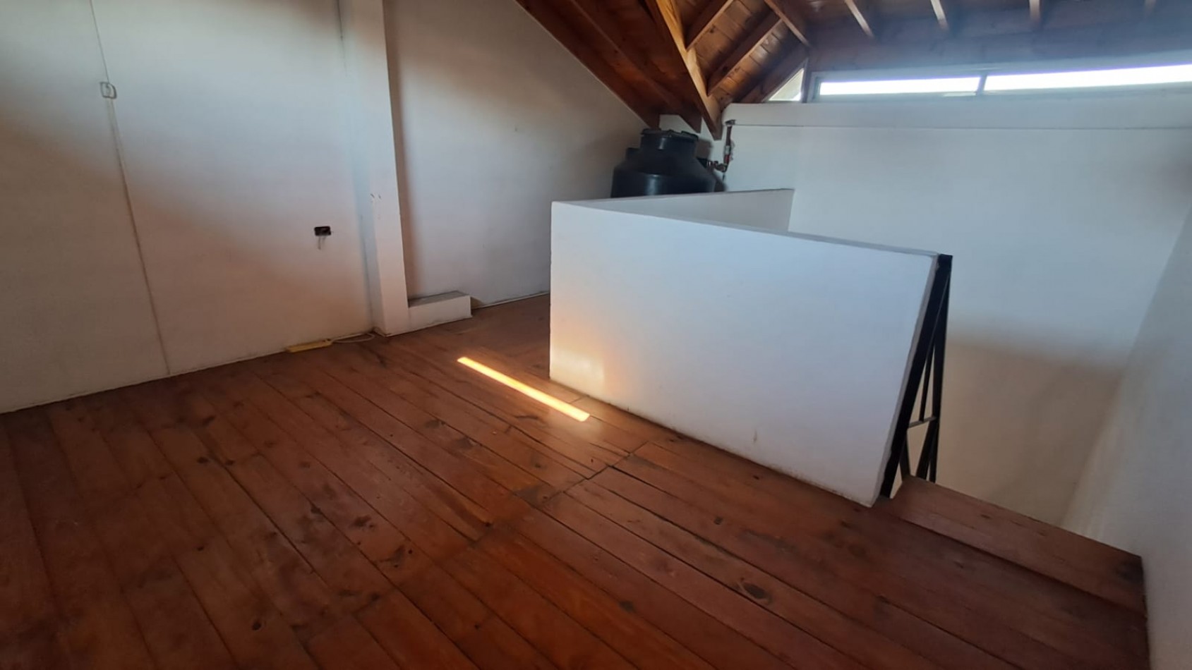 DUPLEX 4 AMB CON PATIO Y COCHERA DESCUBIERTA.REF.912 