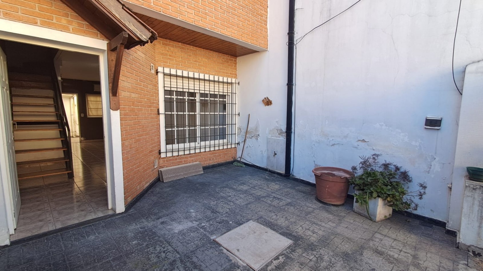 DUPLEX 4 AMB CON PATIO Y COCHERA DESCUBIERTA.REF.912 