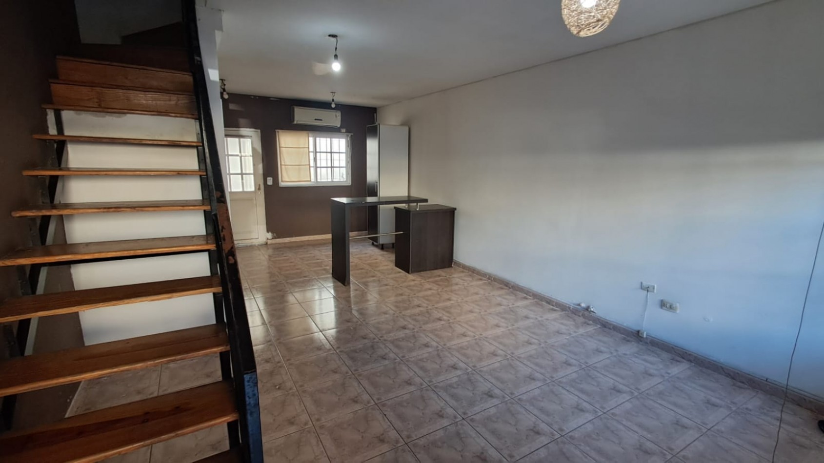 DUPLEX 4 AMB CON PATIO Y COCHERA DESCUBIERTA.REF.912 