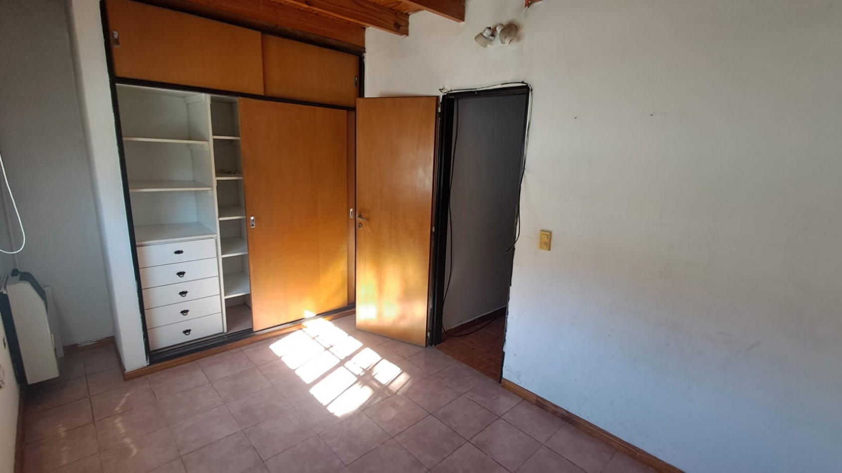 DUPLEX 4 AMB CON PATIO Y COCHERA DESCUBIERTA.REF.912 