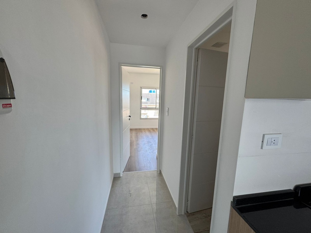 DEPARTAMENTO 2 AMB C/ COCHERA INCLUIDA - A ESTRENAR - BALCON AL FRENTE - MODELO 3. REF.863/3