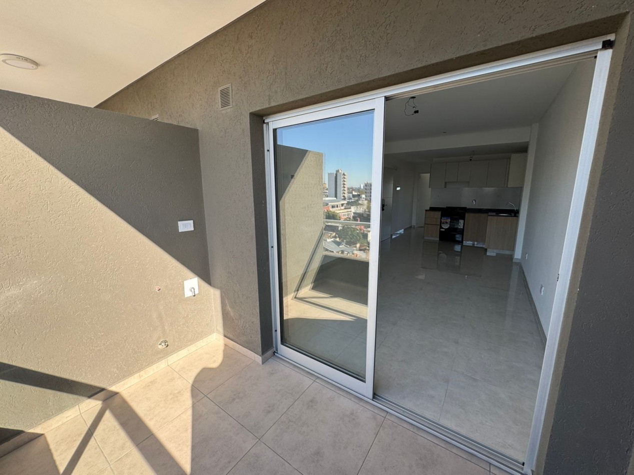 DEPARTAMENTO 2 AMB C/ COCHERA INCLUIDA - A ESTRENAR - BALCON AL FRENTE - MODELO 3. REF.863/3