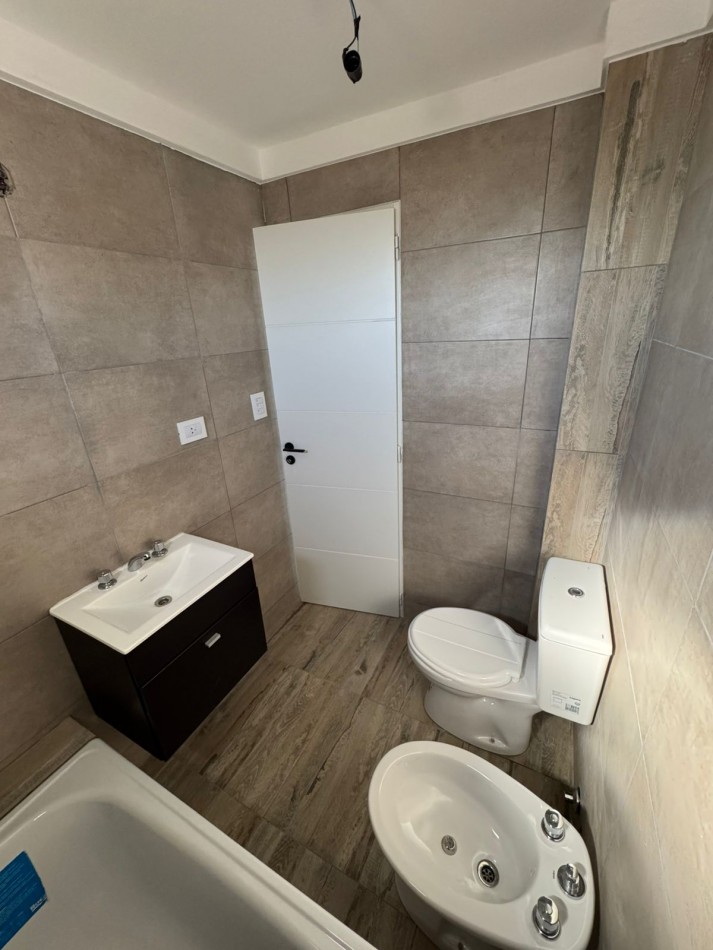 DEPARTAMENTO 2 AMB C/ COCHERA INCLUIDA - A ESTRENAR - BALCON AL FRENTE - MODELO 3. REF.863/3