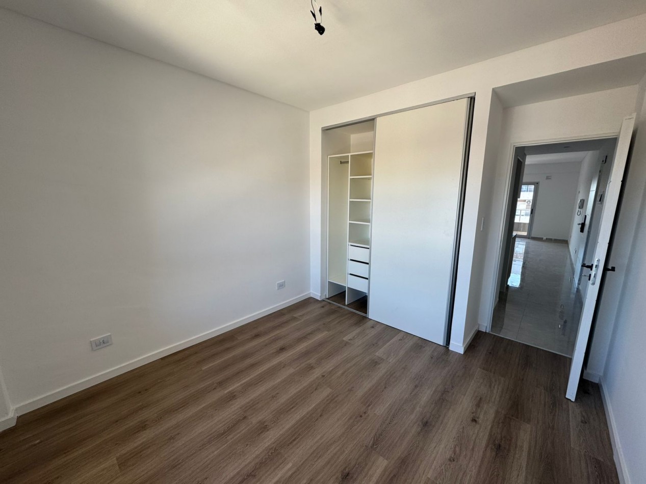 DEPARTAMENTO 2 AMB C/ COCHERA INCLUIDA - A ESTRENAR - BALCON AL FRENTE - MODELO 3. REF.863/3