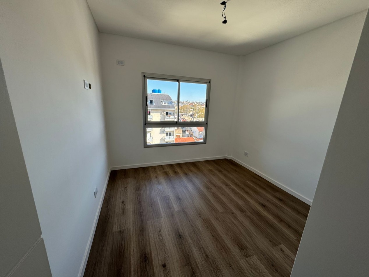 DEPARTAMENTO 2 AMB C/ COCHERA INCLUIDA - A ESTRENAR - BALCON AL FRENTE - MODELO 3. REF.863/3