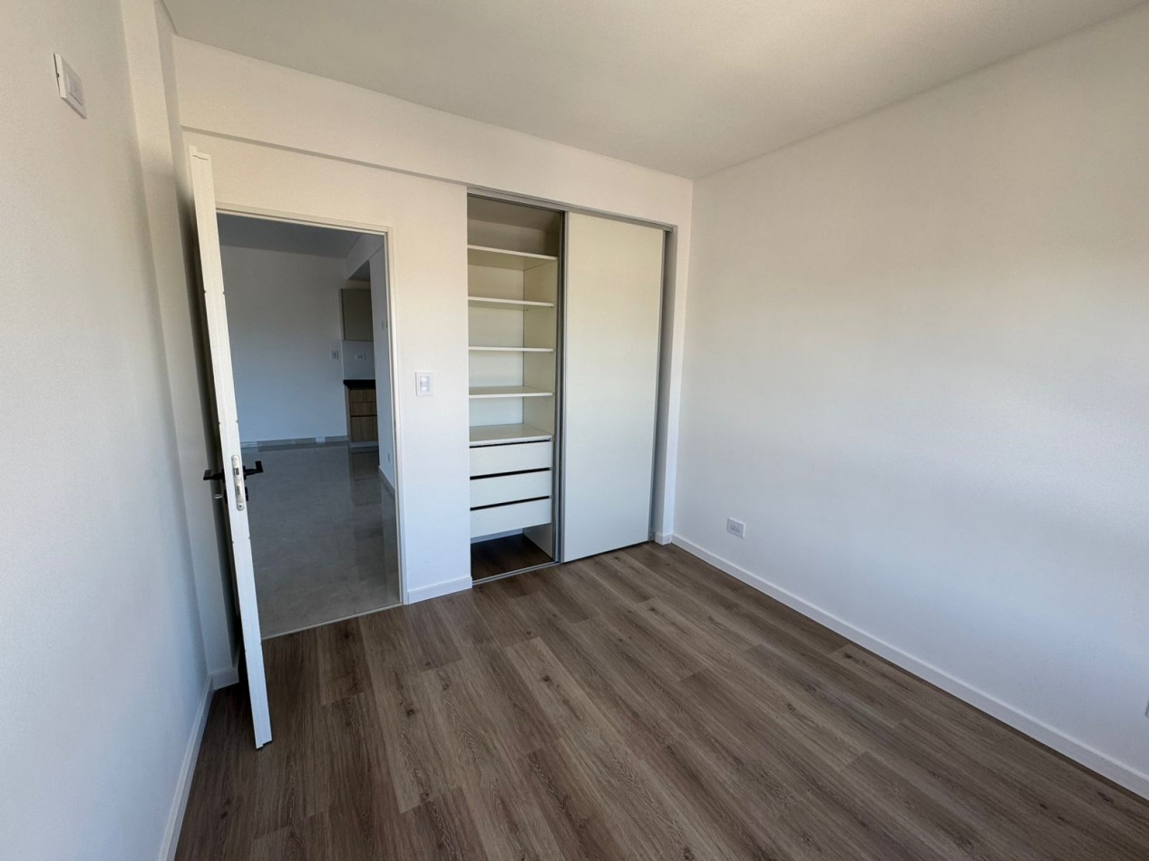 DEPARTAMENTO 2 AMB CON COCHERA INCLUIDA - A ESTRENAR - BALCON AL CONTRAFRENTE - MODELO 2. REF.863/2 