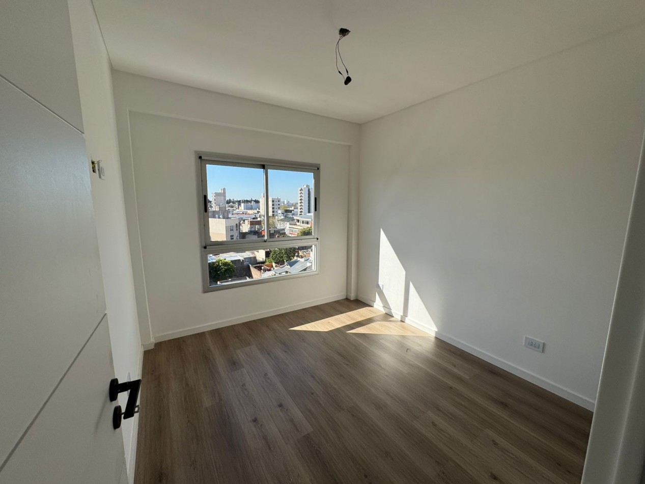 DEPARTAMENTO 2 AMB CON COCHERA INCLUIDA - A ESTRENAR - BALCON AL FRENTE - MODELO 1. REF.863/1