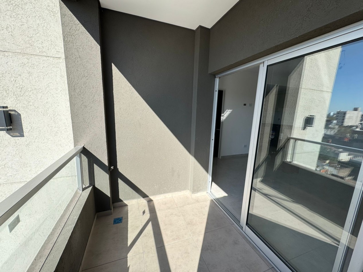 DEPARTAMENTO 2 AMB CON COCHERA INCLUIDA - A ESTRENAR - BALCON AL FRENTE - MODELO 1. REF.863/1