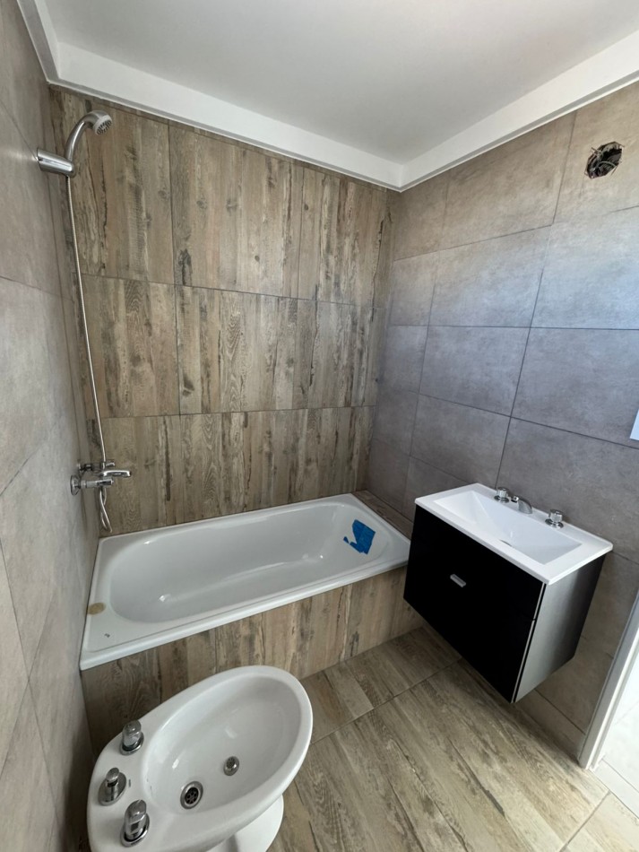 DEPARTAMENTO 2 AMB CON COCHERA INCLUIDA - A ESTRENAR - BALCON AL FRENTE - MODELO 1. REF.863/1
