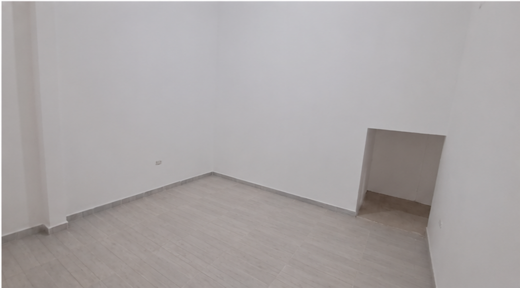 GALPON CON 2 OFICINAS Y COCHERA TRASERA. REF. 913