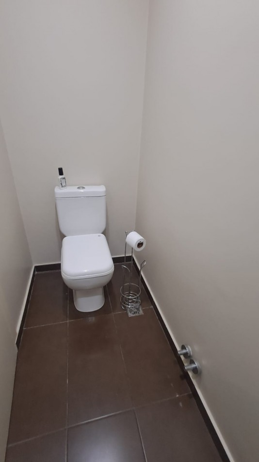 PISO DE 3 AMBIENTES CON DOBLE SUITE, 2 COCHERAS Y VISTA AL FRENTE.REF.914
