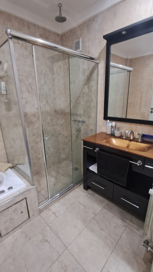 PISO DE 3 AMBIENTES CON DOBLE SUITE, 2 COCHERAS Y VISTA AL FRENTE.REF.914
