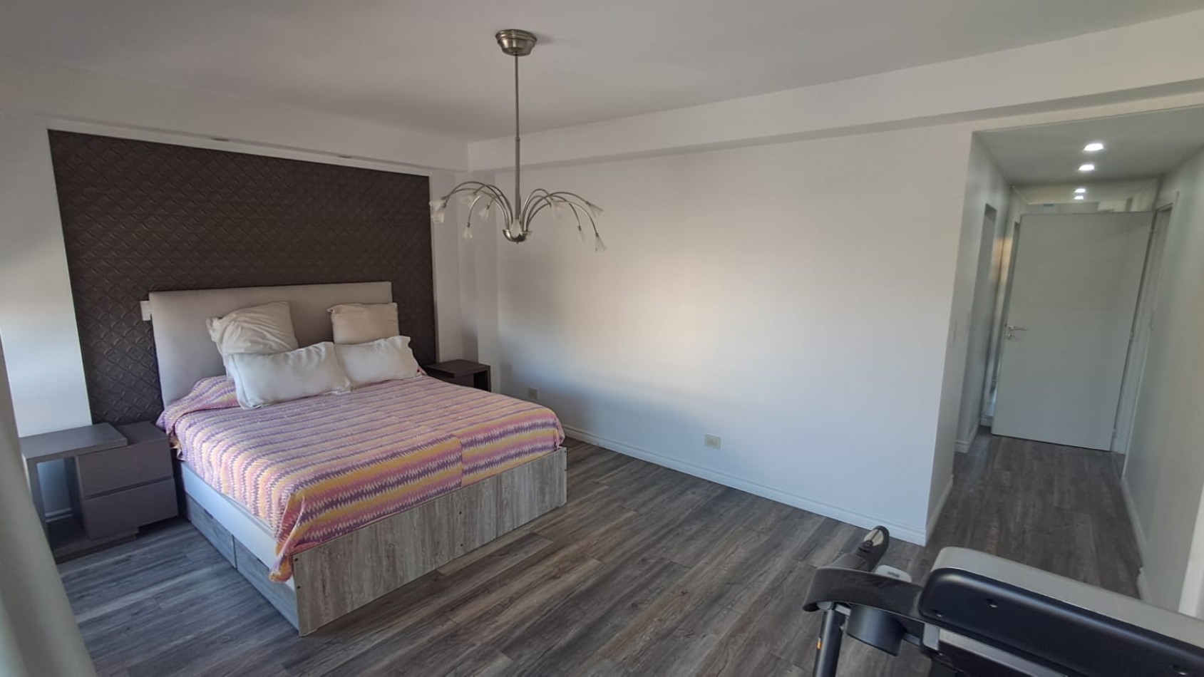 PISO DE 3 AMBIENTES CON DOBLE SUITE, 2 COCHERAS Y VISTA AL FRENTE.REF.914