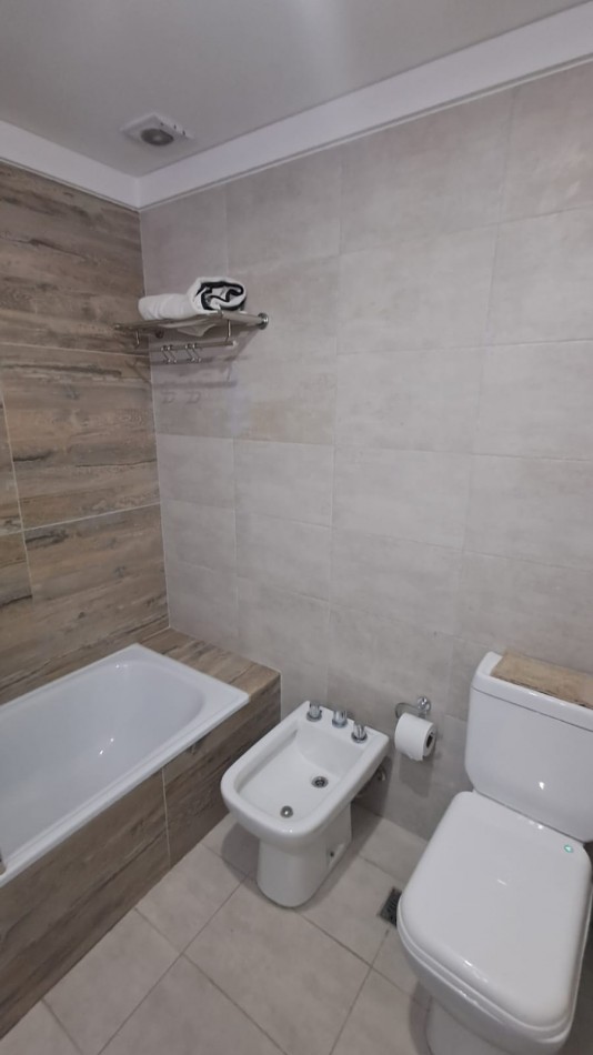 PISO DE 3 AMBIENTES CON DOBLE SUITE, 2 COCHERAS Y VISTA AL FRENTE.REF.914