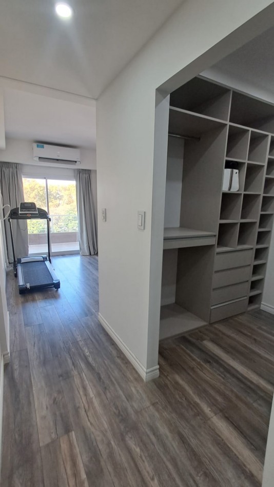 PISO DE 3 AMBIENTES CON DOBLE SUITE, 2 COCHERAS Y VISTA AL FRENTE.REF.914